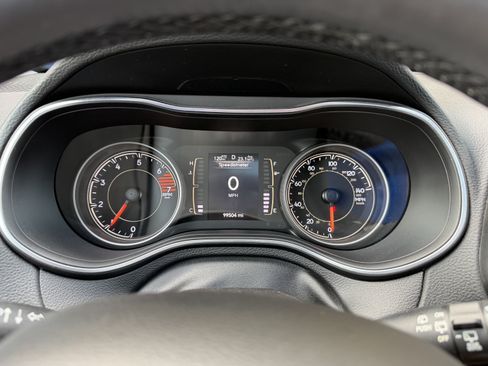 Used 2021 Jeep Cherokee Latitude Plus w/ Sun & Sound Group AWD/4WD image 18