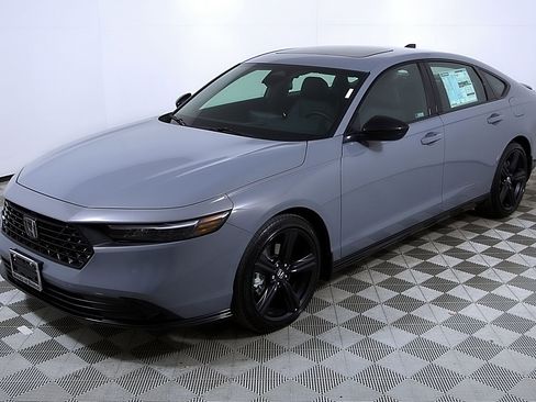 Used 2024 Honda Accord Sport image 3