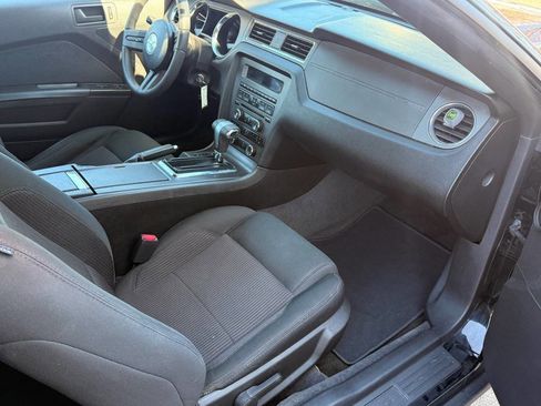 Used 2011 Ford Mustang Convertible image 10