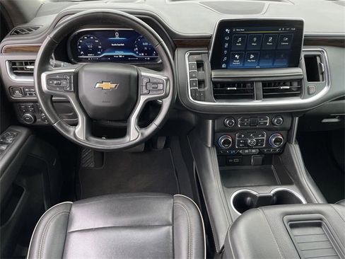 Used 2023 Chevrolet Suburban Premier image 11