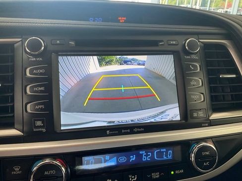 Used 2017 Toyota Highlander Limited FWD image 16