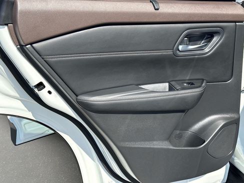 Used 2023 Nissan Rogue SV w/ SV Premium B Package FWD image 14