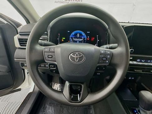 Used 2025 Toyota Camry LE image 11