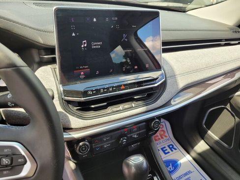 Used 2022 Jeep Compass Latitude image 21