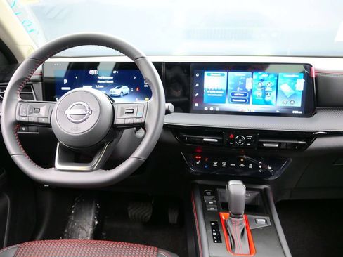 New 2026 Nissan Kicks SR AWD/4WD image 15