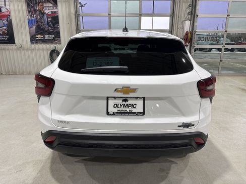New 2026 Chevrolet Trax LS w/ LS Convenience Package FWD image 7