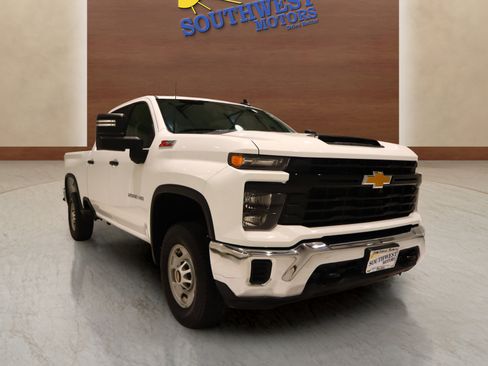 Used 2024 Chevrolet Silverado 2500 W/T w/ WT Convenience Package image 5