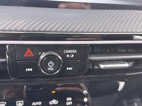 Used 2025 Nissan Kicks SR w/ Illumination Package image 26