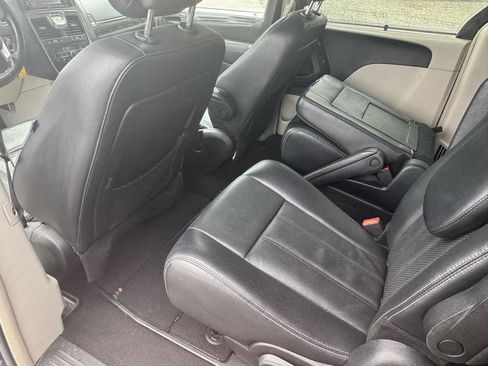 Used 2012 Chrysler Town & Country Touring-L w/ Entertainment Group #2 image 14