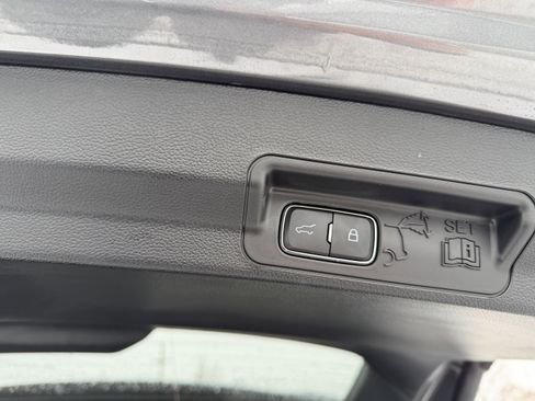 Used 2023 Ford Explorer XLT w/ Equipment Group 202A image 25