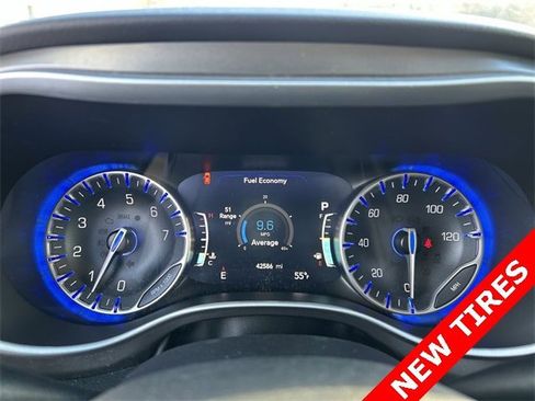 Certified 2024 Chrysler Pacifica Touring-L image 19