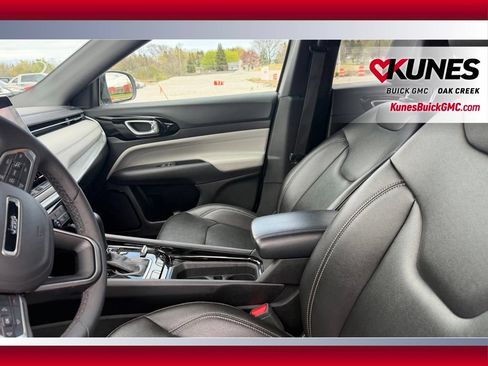 Used 2025 Jeep Compass Limited AWD/4WD image 8