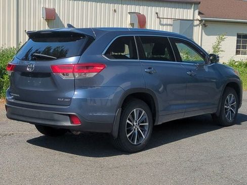 Used 2018 Toyota Highlander XLE AWD/4WD image 5
