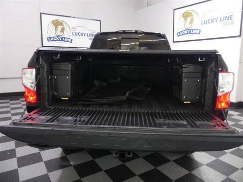 Used 2018 Nissan Titan PRO-4X AWD/4WD image 9