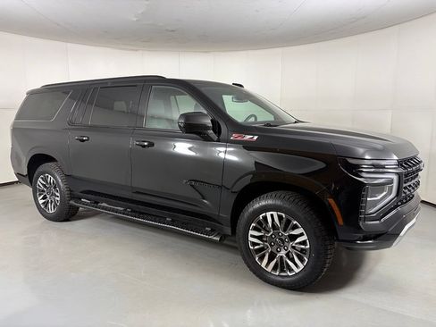 Used 2025 Chevrolet Suburban Z71 AWD/4WD image 9