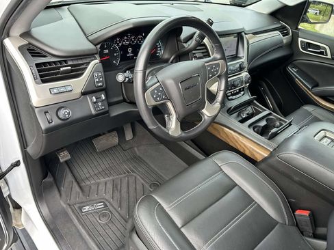 Used 2020 GMC Yukon Denali w/ Denali Premium Package RWD image 2