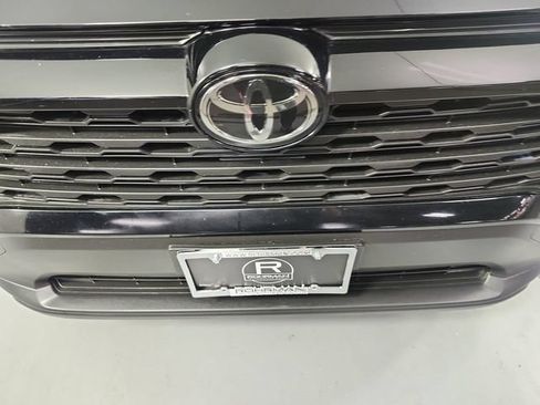 Used 2019 Toyota RAV4 XLE AWD/4WD image 26