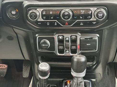 Used 2020 Jeep Gladiator Overland AWD/4WD image 16