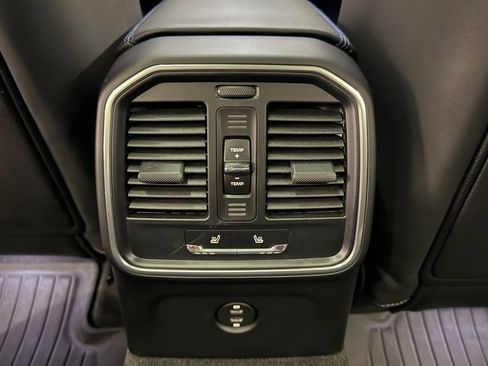 Certified 2024 Porsche Macan image 30