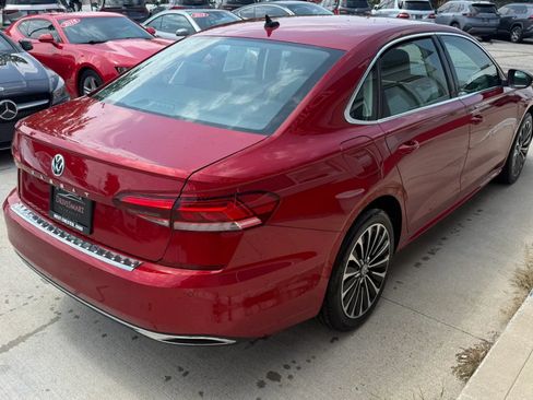 Used 2022 Volkswagen Passat 2.0T FWD image 3