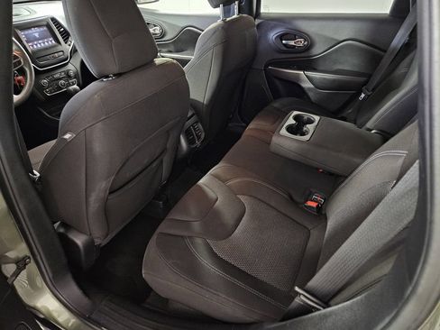 Used 2021 Jeep Cherokee Latitude FWD image 20
