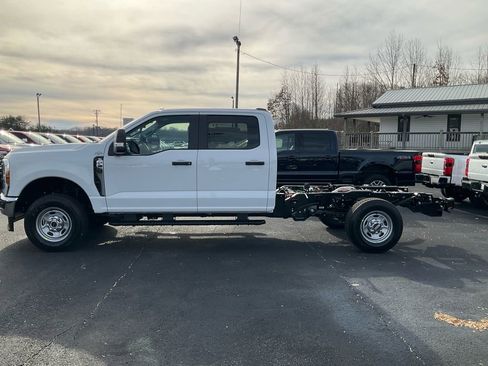 New 2026 Ford F250 XL w/ XL Chrome Package image 8