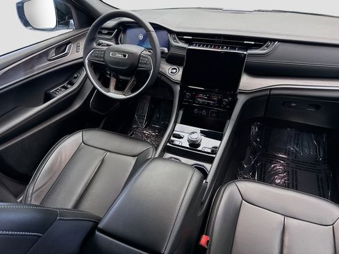 Used 2024 Jeep Grand Cherokee Limited 4xe image 17