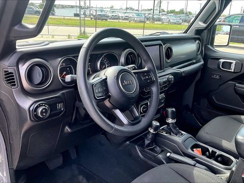 Used 2023 Jeep Gladiator Sport AWD/4WD image 14