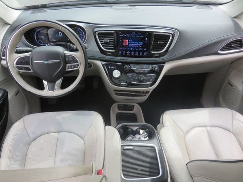 Used 2018 Chrysler Pacifica Limited w/ Advanced Safetytec Group FWD image 12