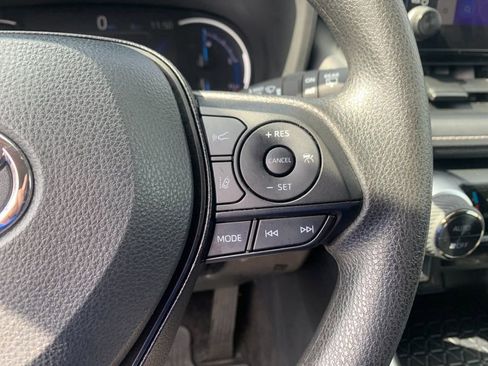 Used 2025 Toyota RAV4 XLE AWD/4WD image 28
