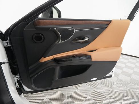 Certified 2025 Lexus ES 350 Ultra Luxury w/ Accessory Package (Z2) FWD image 21