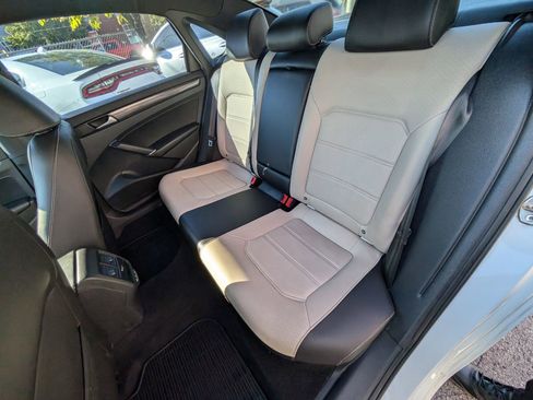 Used 2022 Volkswagen Passat 2.0T R-Line image 18