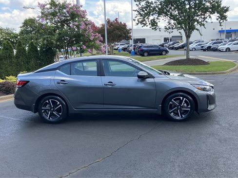 Used 2024 Nissan Sentra SV FWD image 11