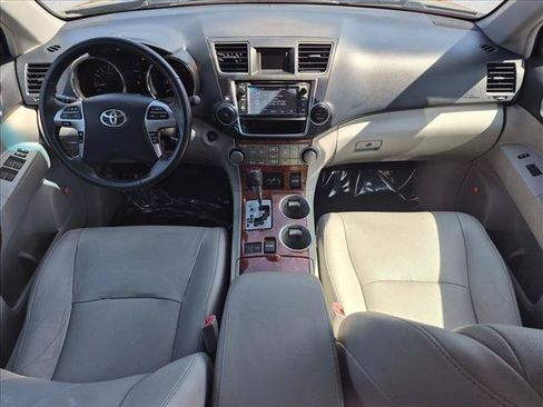 Used 2013 Toyota Highlander Limited FWD image 17