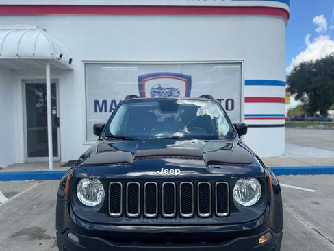 Used 2017 Jeep Renegade Latitude FWD image 10