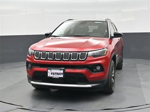Used 2025 Jeep Compass Limited image 8
