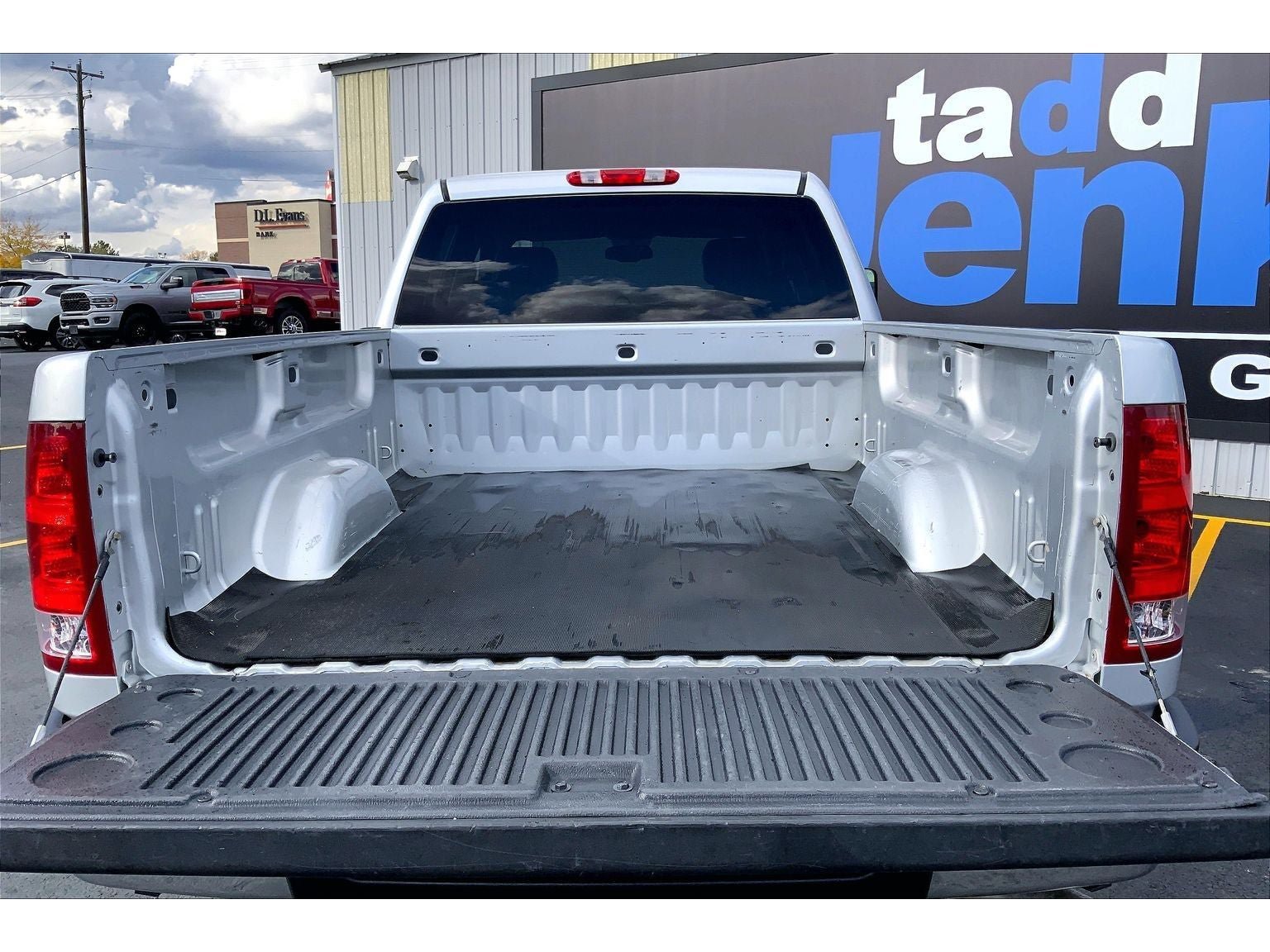 Used 2012 GMC Sierra 2500 SLE w/ SLE Preferred Package AWD/4WD image 11