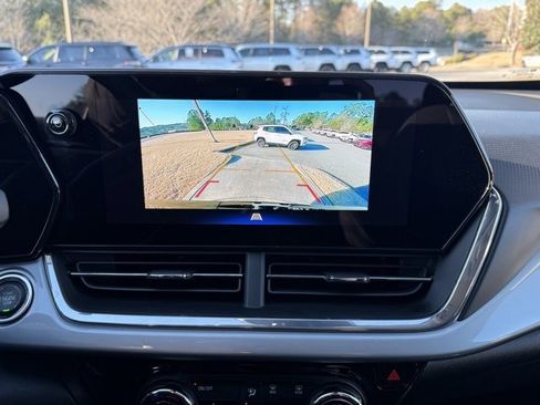 Used 2025 Chevrolet Trax LT image 18