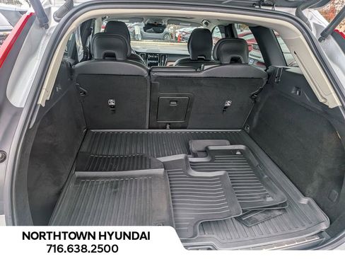 Used 2021 Volvo XC60 T5 Momentum image 31