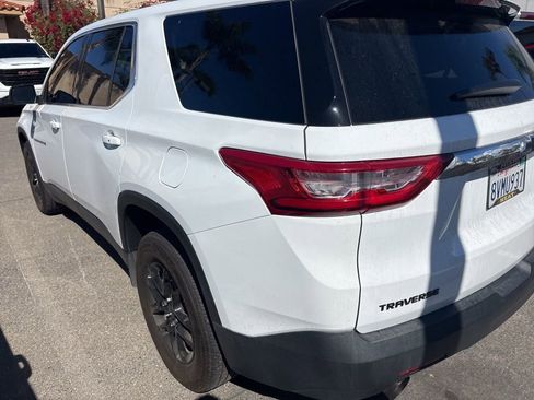 Used 2021 Chevrolet Traverse LS FWD image 3