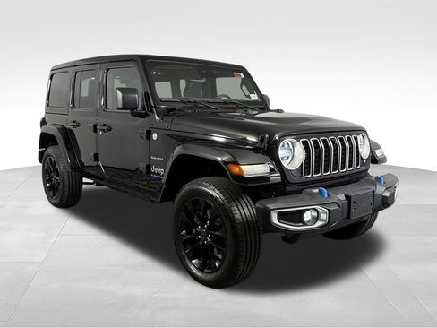 Used 2024 Jeep Wrangler Unlimited Sahara w/ Technology Group AWD/4WD image 4