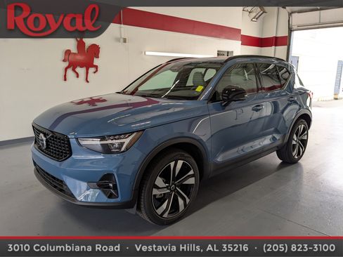 Certified 2024 Volvo XC40 B5 Plus image 1