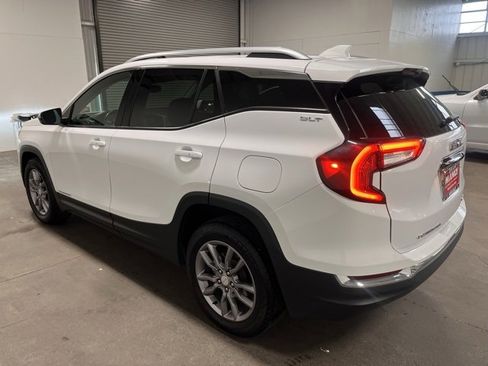 Used 2024 GMC Terrain SLT image 5