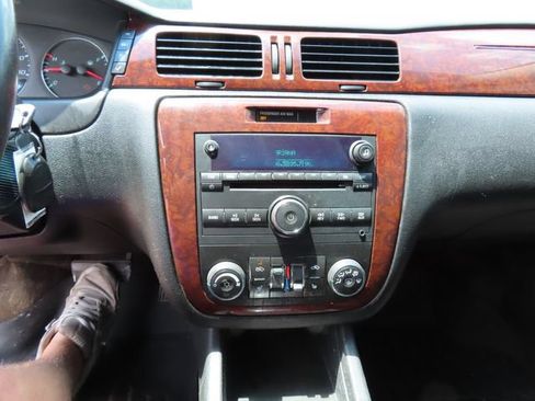 Used 2011 Chevrolet Impala LTZ FWD image 23
