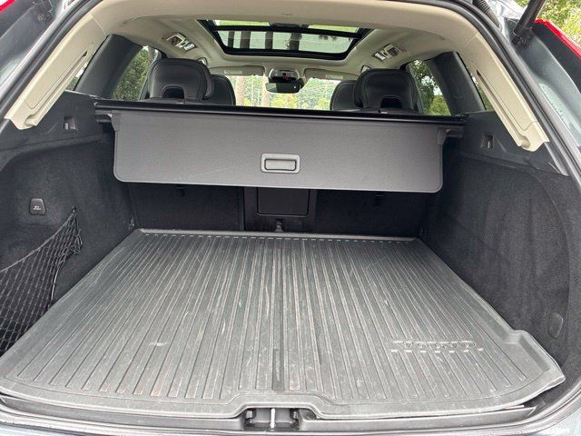 Used 2020 Volvo XC60 T5 Inscription w/ Protection Package AWD/4WD image 17