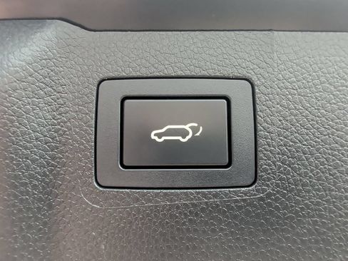 Used 2018 Hyundai Santa Fe AWD image 23