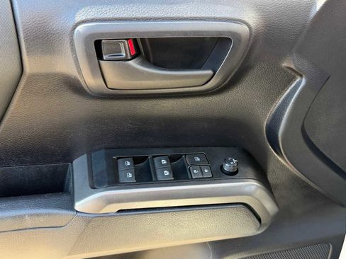 Used 2020 Toyota Tacoma TRD Off-Road w/ Technology Package RWD image 15