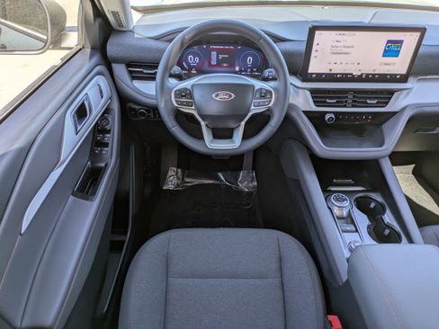 Used 2025 Ford Explorer Active image 11