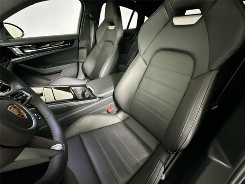 Certified 2024 Porsche Panamera image 5
