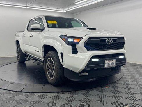 Certified 2024 Toyota Tacoma TRD Sport AWD/4WD image 3